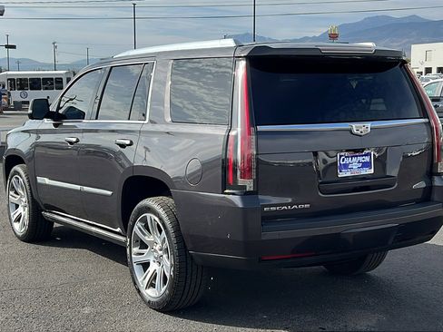 Used 2017 Cadillac Escalade Premium Luxury image 7