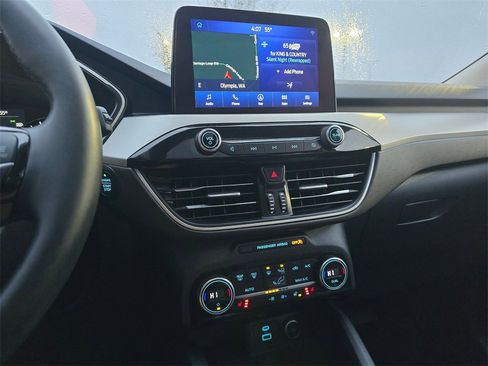 Used 2021 Ford Escape SE w/ SE Sport Appearance Package image 18