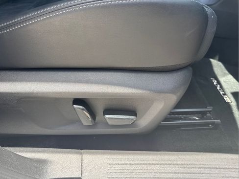 Certified 2024 Nissan Rogue Platinum FWD image 40