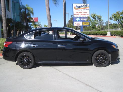 Used 2017 Nissan Sentra SR w/ SR Midnight Edition image 7