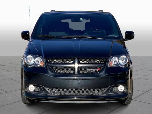Used 2020 Dodge Grand Caravan SE image 3
