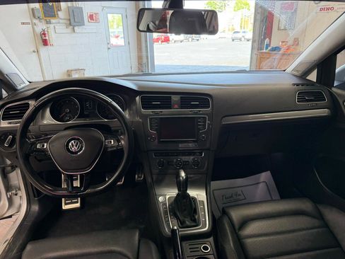 Used 2017 Volkswagen Golf Alltrack SEL image 12