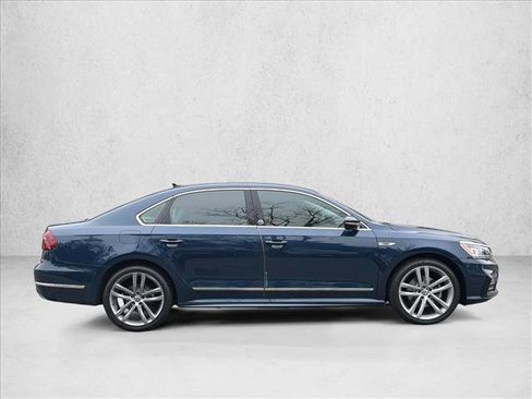 Used 2019 Volkswagen Passat 2.0T SE R-Line FWD image 4