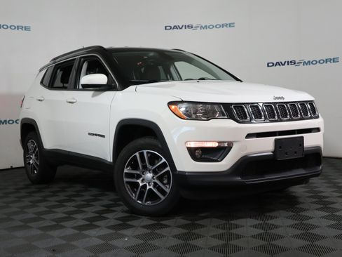 Used 2018 Jeep Compass Latitude w/ Popular Equipment Group AWD/4WD image 2