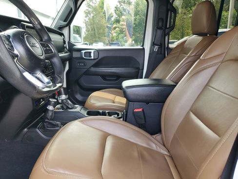 Used 2020 Jeep Gladiator Overland AWD/4WD image 17