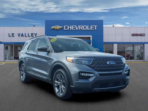 Used 2022 Ford Explorer XLT w/ Equipment Group 202A AWD/4WD image 1