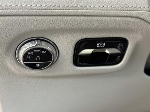 Used 2023 Mercedes-Benz EQS 450+ SUV image 21