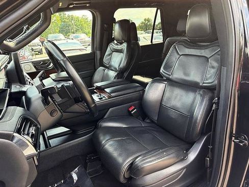 Used 2022 Lincoln Navigator Reserve AWD/4WD image 15