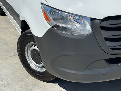 Used 2024 Mercedes-Benz Sprinter 2500 image 3