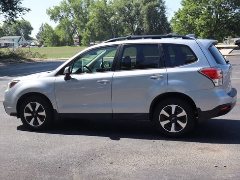 Used 2017 Subaru Forester 2.5i Premium w/ All-Weather Package AWD/4WD image 8