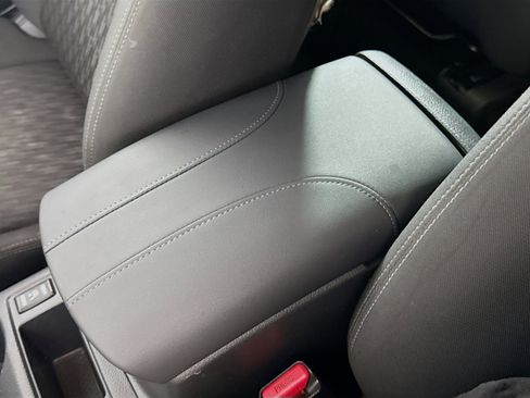 Used 2017 Nissan Rogue SV image 18