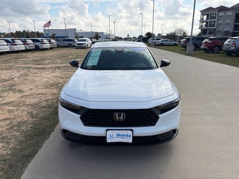 Certified 2025 Honda Accord SE image 3