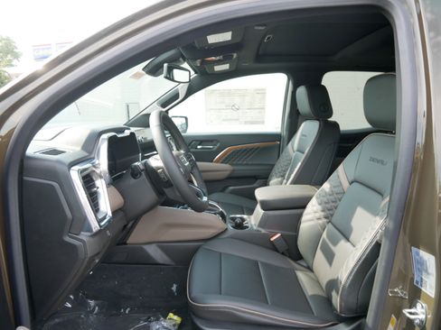 New 2023 GMC Canyon Denali image 3