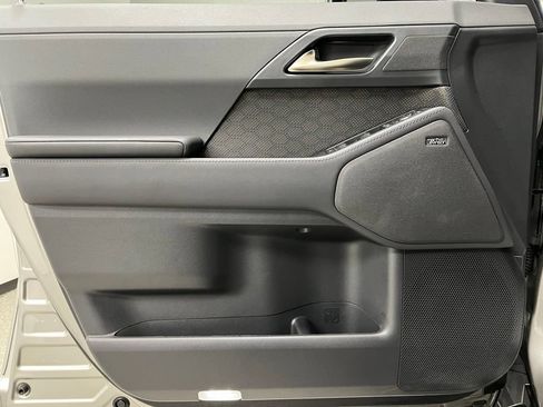 Used 2025 Lexus GX 550 w/ Accessory Package (2T) AWD/4WD image 24