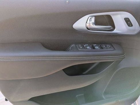 New 2026 Chrysler Pacifica Select AWD/4WD image 14