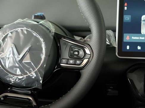 New 2025 VinFast VF 8 Eco AWD/4WD image 9