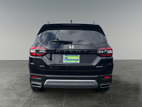 Used 2023 Honda Pilot Touring image 6