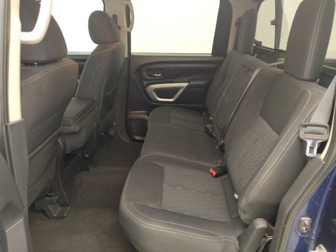 Used 2019 Nissan Titan SV image 18