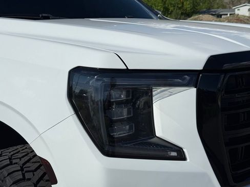 Used 2023 GMC Yukon SLT AWD/4WD image 18