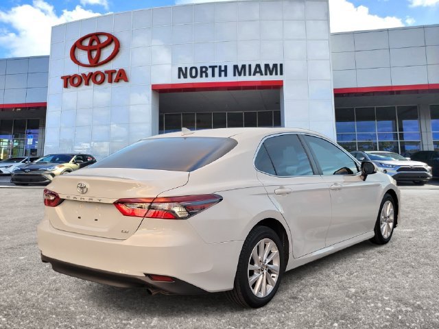 Used 2024 Toyota Camry LE FWD image 4