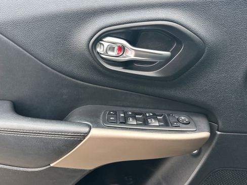 Used 2017 Jeep Cherokee High Altitude image 12