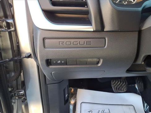 Used 2021 Nissan Rogue SV FWD image 21