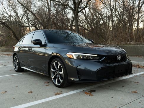 Used 2025 Honda Civic Sport image 2