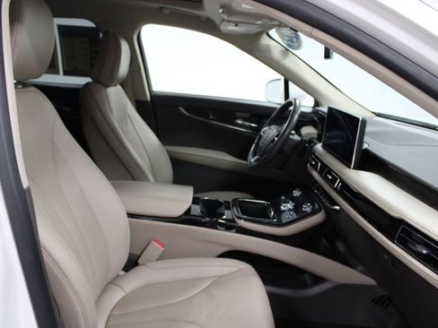 Used 2023 Lincoln Nautilus Reserve w/ Luxury Package AWD/4WD image 28