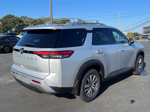 New 2025 Nissan Pathfinder SL image 4