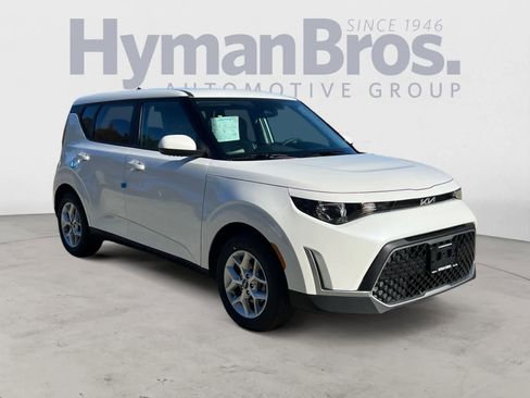 New 2025 Kia Soul LX image 1