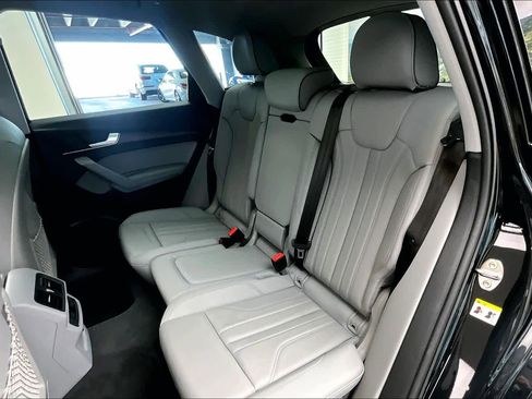 Certified 2025 Audi Q5 2.0T Premium Plus w/ Premium Plus Package image 21