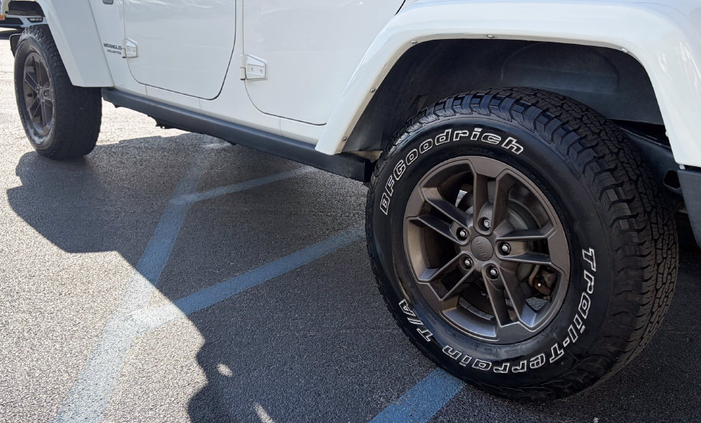 Used 2016 Jeep Wrangler Unlimited Sahara AWD/4WD image 19