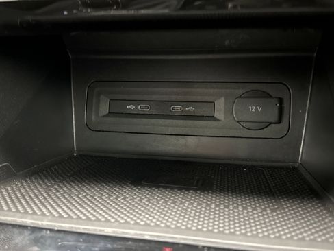 Used 2022 Volkswagen Atlas Cross Sport SE image 16