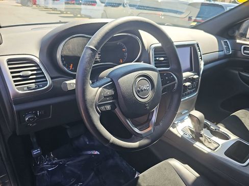 Certified 2018 Jeep Grand Cherokee Altitude AWD/4WD image 16