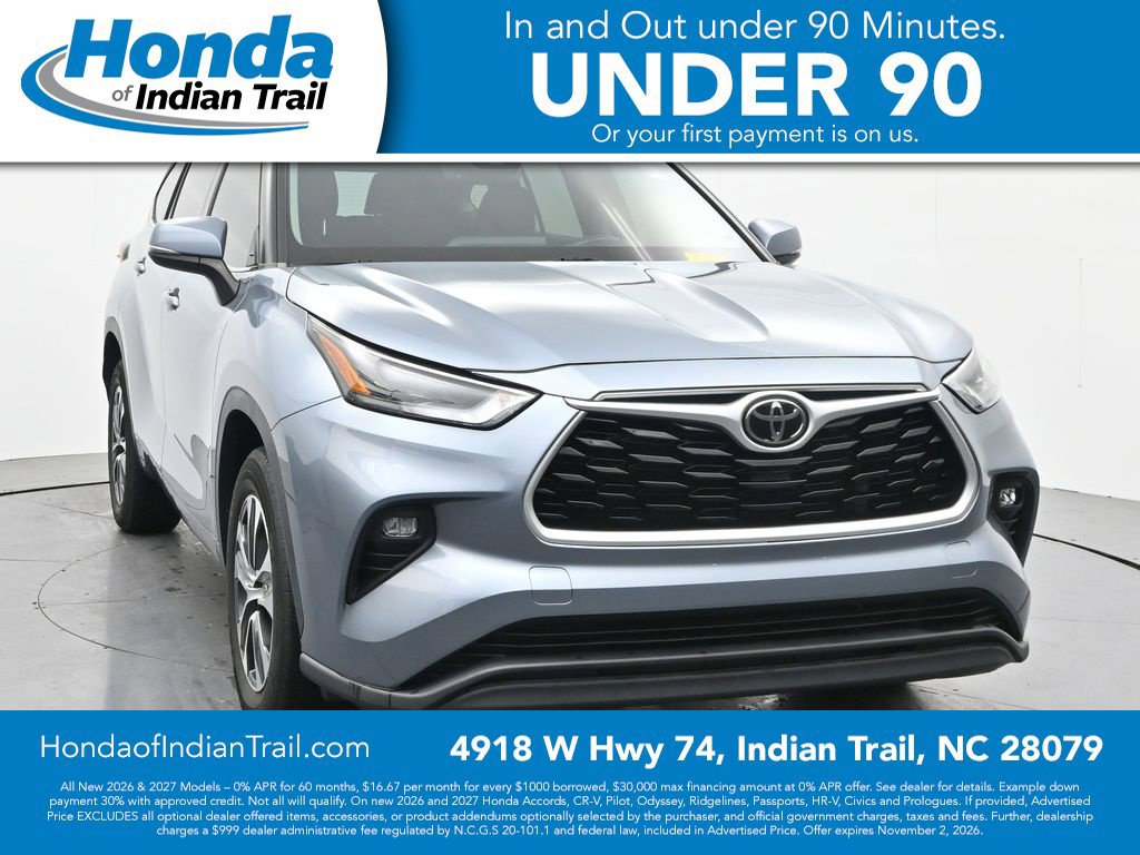 Used 2022 Toyota Highlander XLE FWD image 3
