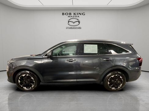 Used 2024 Kia Sorento S w/ Panoramic Sunroof Package FWD image 2