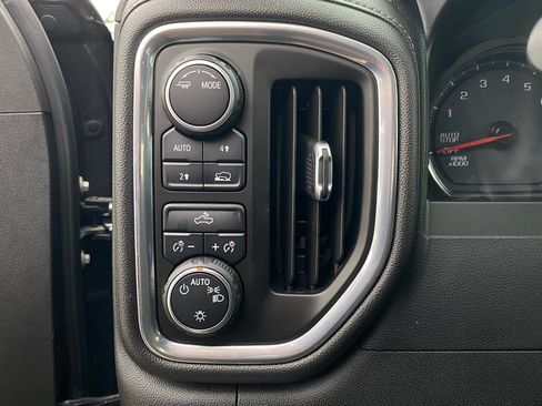 Used 2020 Chevrolet Silverado 1500 LT w/ Fleet Comfort Package AWD/4WD image 10