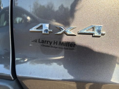 Used 2021 Jeep Cherokee Latitude Lux w/ Comfort/Convenience Group AWD/4WD image 29