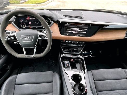 Certified 2023 Audi e-tron GT Premium Plus image 3