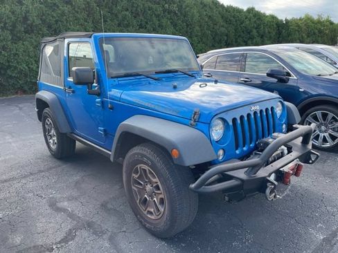 Used 2016 Jeep Wrangler Rubicon w/ Connectivity Group AWD/4WD image 2