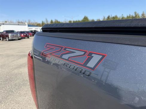 Used 2021 Chevrolet Colorado Z71 w/ Safety Package AWD/4WD image 24