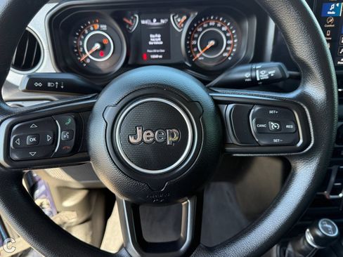 Used 2025 Jeep Gladiator Sport AWD/4WD image 15