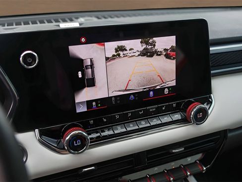 Used 2024 GMC Canyon AT4X image 18