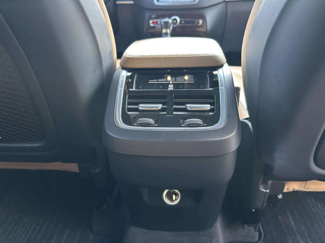 Used 2017 Volvo XC90 T6 Momentum w/ Vision Package AWD/4WD image 18