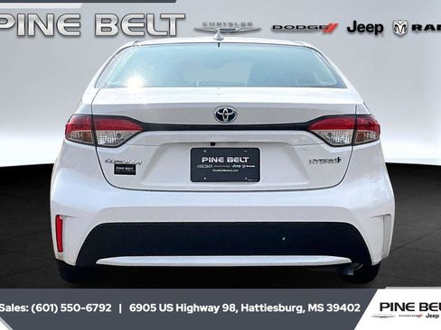 Used 2022 Toyota Corolla LE image 5