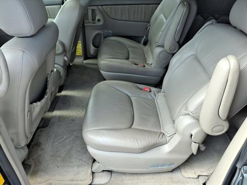 Used 2004 Toyota Sienna XLE w/ XLE Pkg 14 FWD image 14