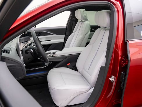 New 2026 Cadillac Lyriq Sport image 9