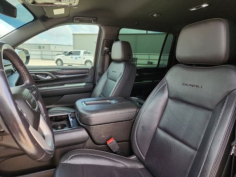 Used 2022 GMC Yukon XL Denali AWD/4WD image 12