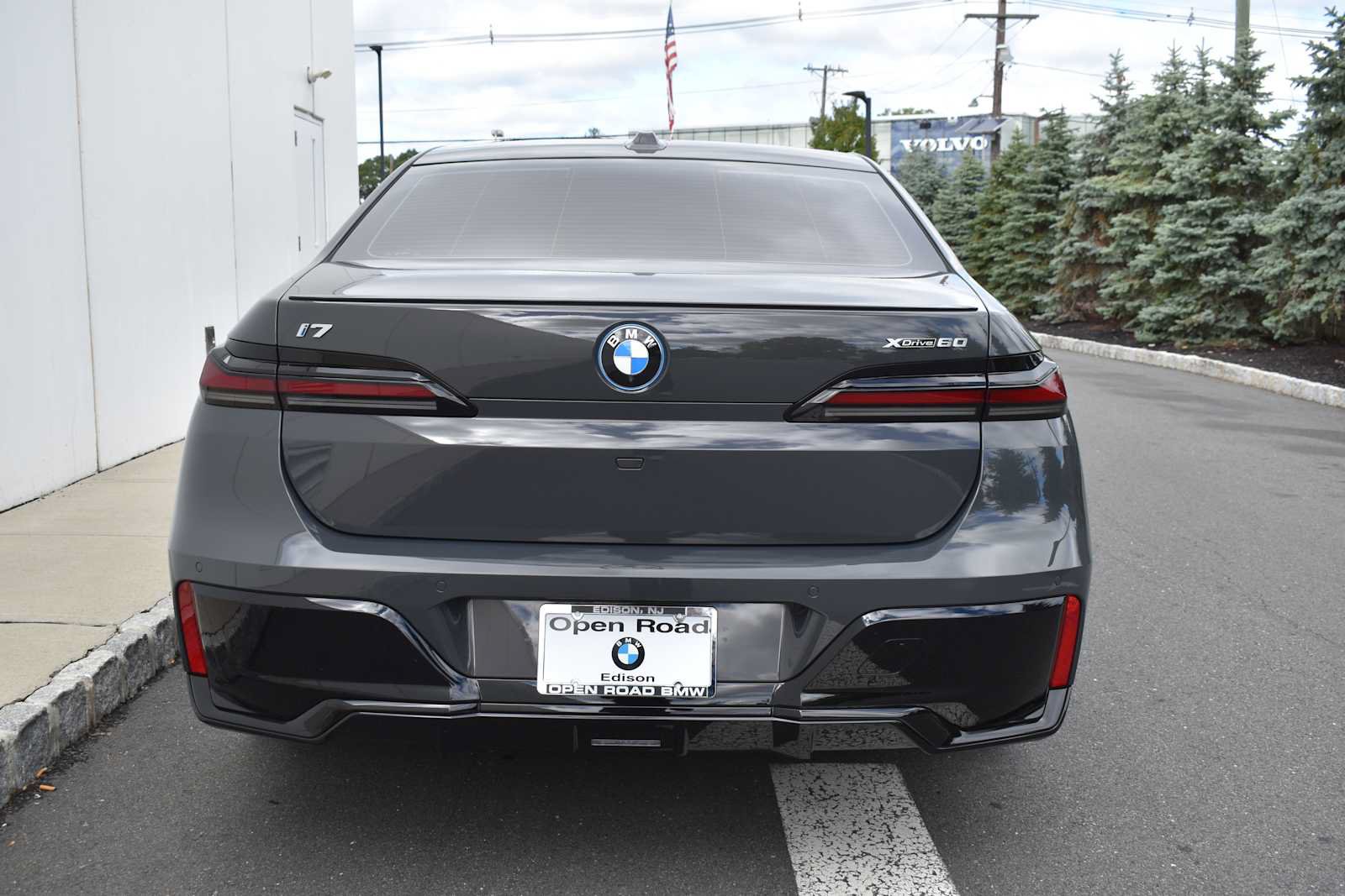 Used 2024 BMW i7 xDrive60 w/ Executive Package AWD/4WD image 6
