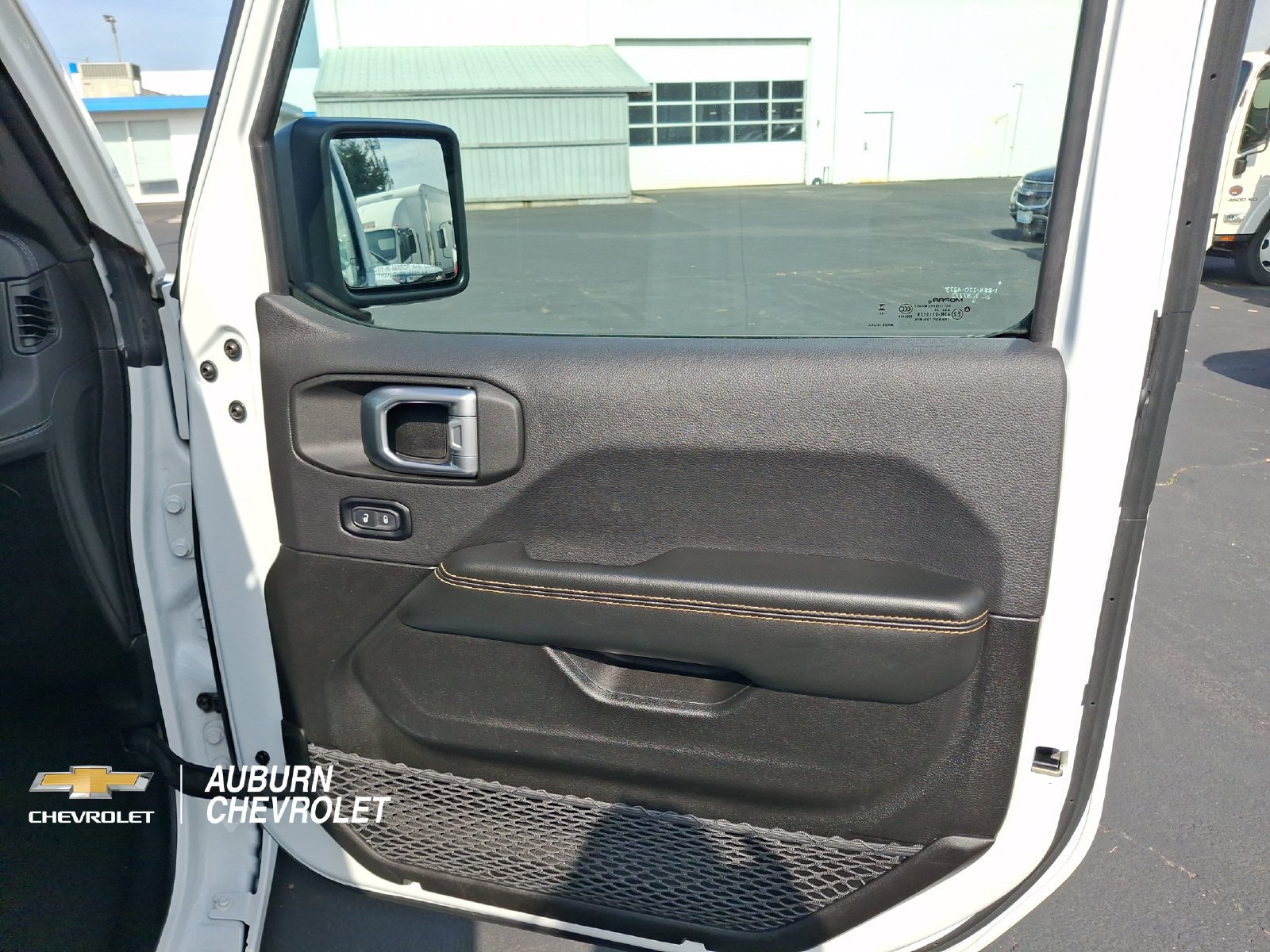Used 2024 Jeep Wrangler Unlimited Sahara AWD/4WD image 21